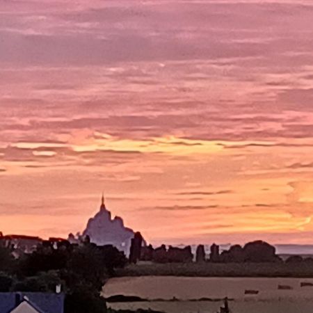 Appartement Lu'Ermael Avec Vue Mont Saint Michel Courtils Exteriör bild